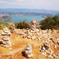 Photo de France - Le Cirque de Mourèze et le Lac du Salagou